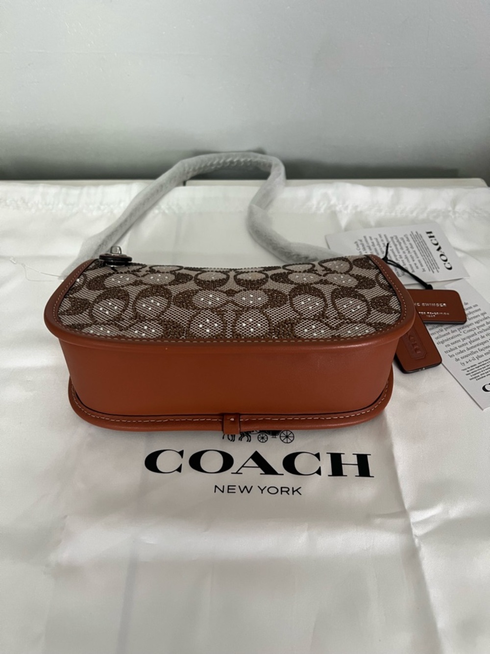 Coach Swinger Bag 20
With Chain In Crystal Signature Jacquard - Picture 6 of 8